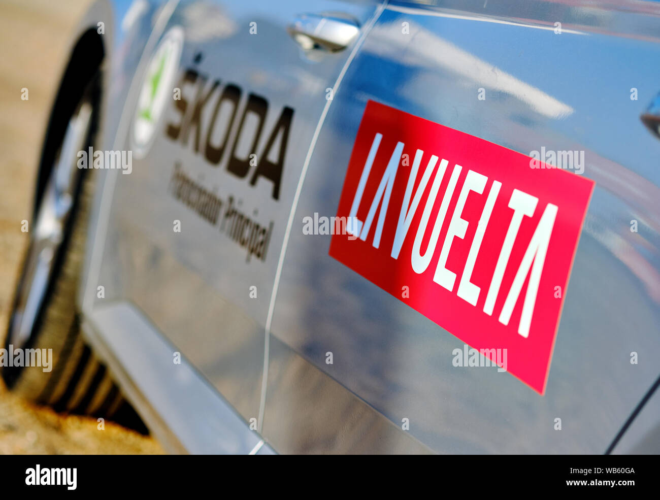 Torrevieja, Espagne - 24 août 2019: Vue rapprochée sur le panneau rouge de la Vuelta, Espagne Banque D'Images