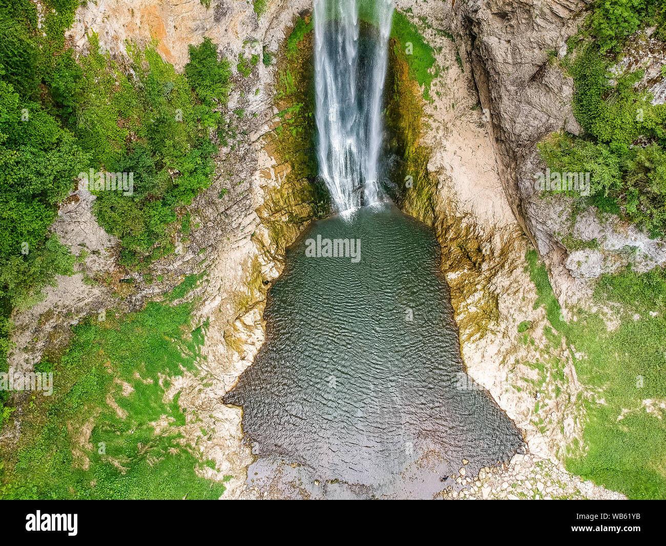Bliha falls, de l'eau de l'Bliha tombe de 56 mètres de haut - falaise cascade est Blihe en Bosnie-Herzégovine. Banque D'Images