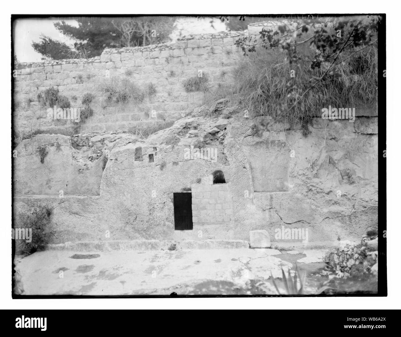 L'extérieur de l'Garden Tomb Abstract/medium : G. Eric et Edith Matson Photograph Collection Banque D'Images