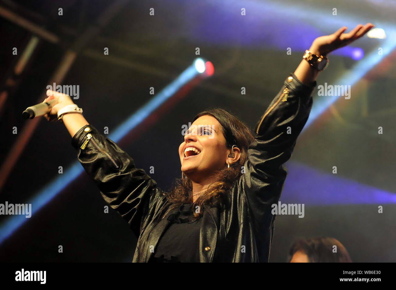 Rio de Janeiro, Brésil, le 1er mai 2013 la chanteuse Aline Barros, lors de son spectacle au Festival de Prommessas sur la place Zé Garoto, dans la ville de São Gonçalo. Banque D'Images