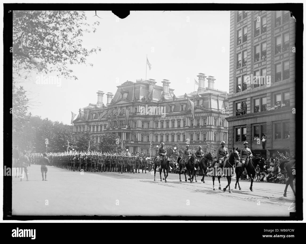 Première division, A.E.F. AMERICAN EXPEDITIONARY FORCES. Vues diverses de défilé Abstract/moyenne : 1 négatif : vitrage ; 5 x 7 in. ou moins Banque D'Images