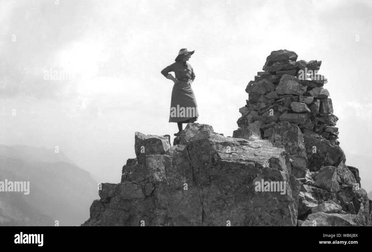 Edith Matthes sur Pinnacle Peak Mt Rainier Août 1911 WASTATE (2318). Banque D'Images