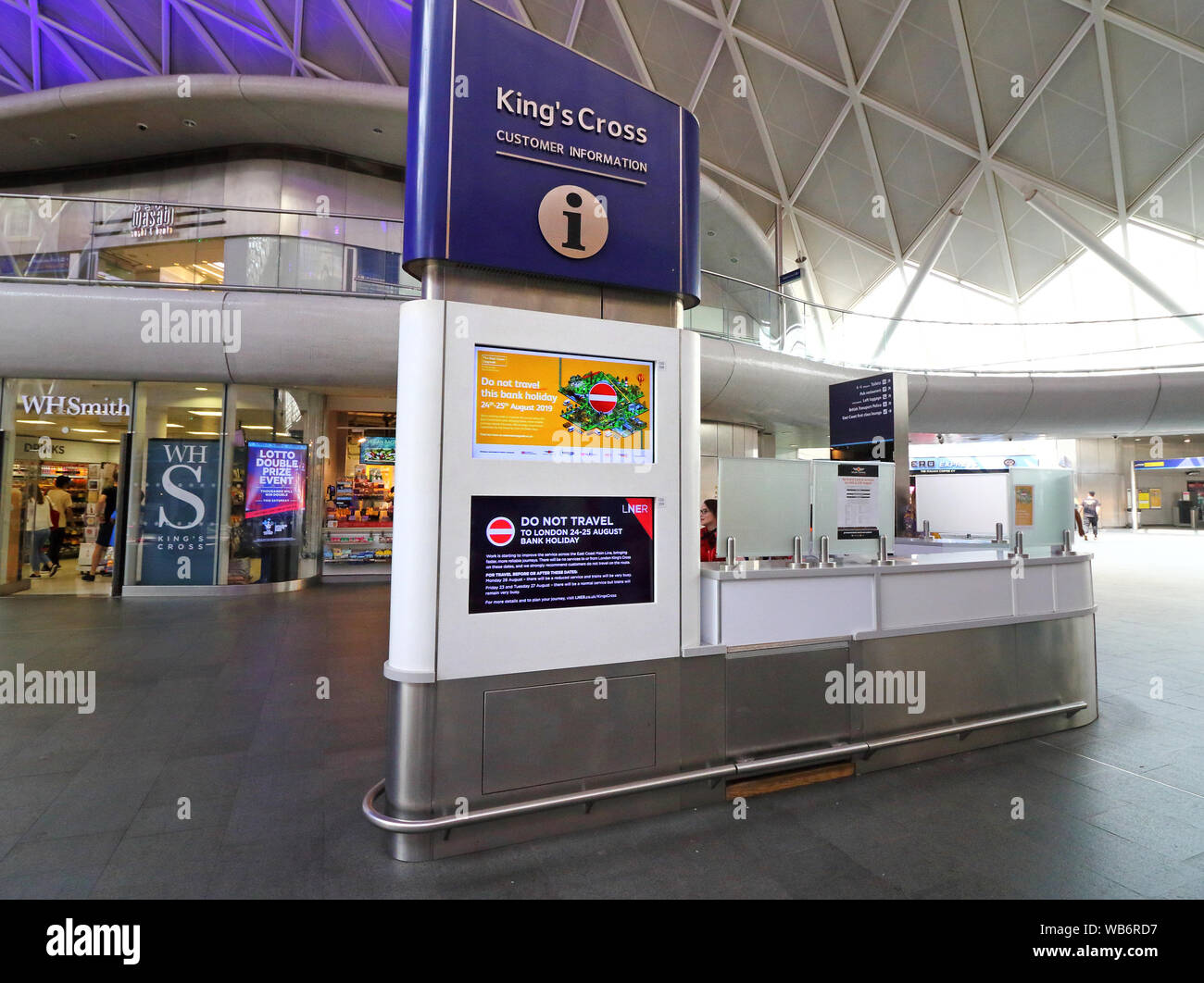 La gare de Kings Cross est vide.Les passagers ferroviaires sont confrontés à nightmare voyage à travers ce week-end à Londres, la gare de Kings Cross et à l'arrêt prévu des perturbations graves sur le réseau. King's Cross est l'un des plus achalandés du capital gares et est fermé le samedi et dimanche en raison d'importants travaux de génie sur la ligne côtière est plus de congés. Banque D'Images