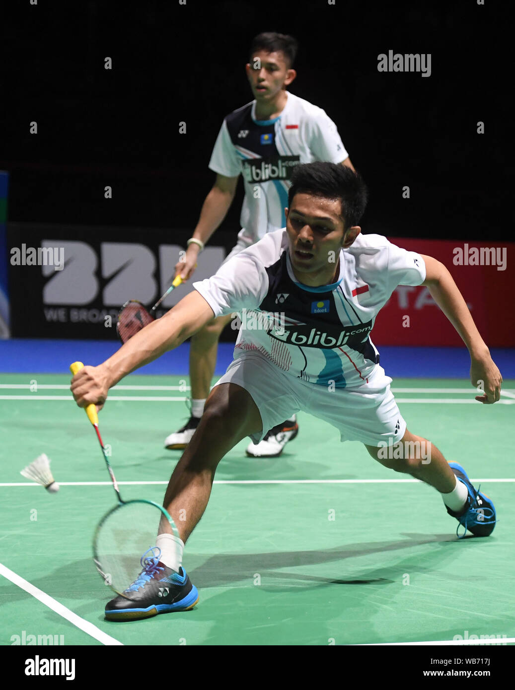 Bâle, Suisse. Août 24, 2019. Fajar Alfian (avant)/Muhammad Rian Claude  Aubreton de l'Indonésie en concurrence au cours de la demi-finale du double  contre Mohammad Ahsan/Hendra Setiawan de l'Indonésie à la BWF Badminton