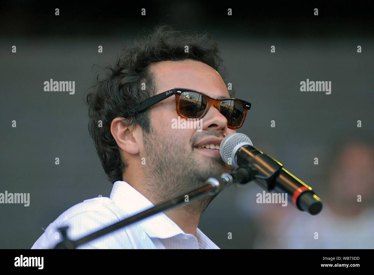 Rio de Janeiro, Brésil, 29 septembre 2011. Le chanteur Marcelo Jeneci pendant son spectacle sur la scène du coucher du soleil de Rock à Rio dans la ville de Rio de Janeiro. Banque D'Images