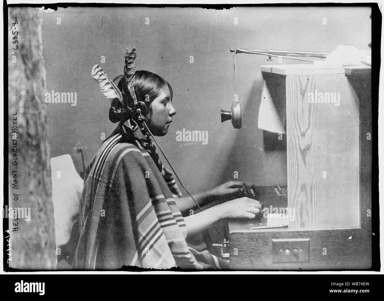 Téléphone standardiste féminins - Helen de nombreux Hôtel Glacier., 26 Juin 1925 Résumé/moyenne : 1 négatif : vitrage ; 5 x 7 in. ou moins. Banque D'Images