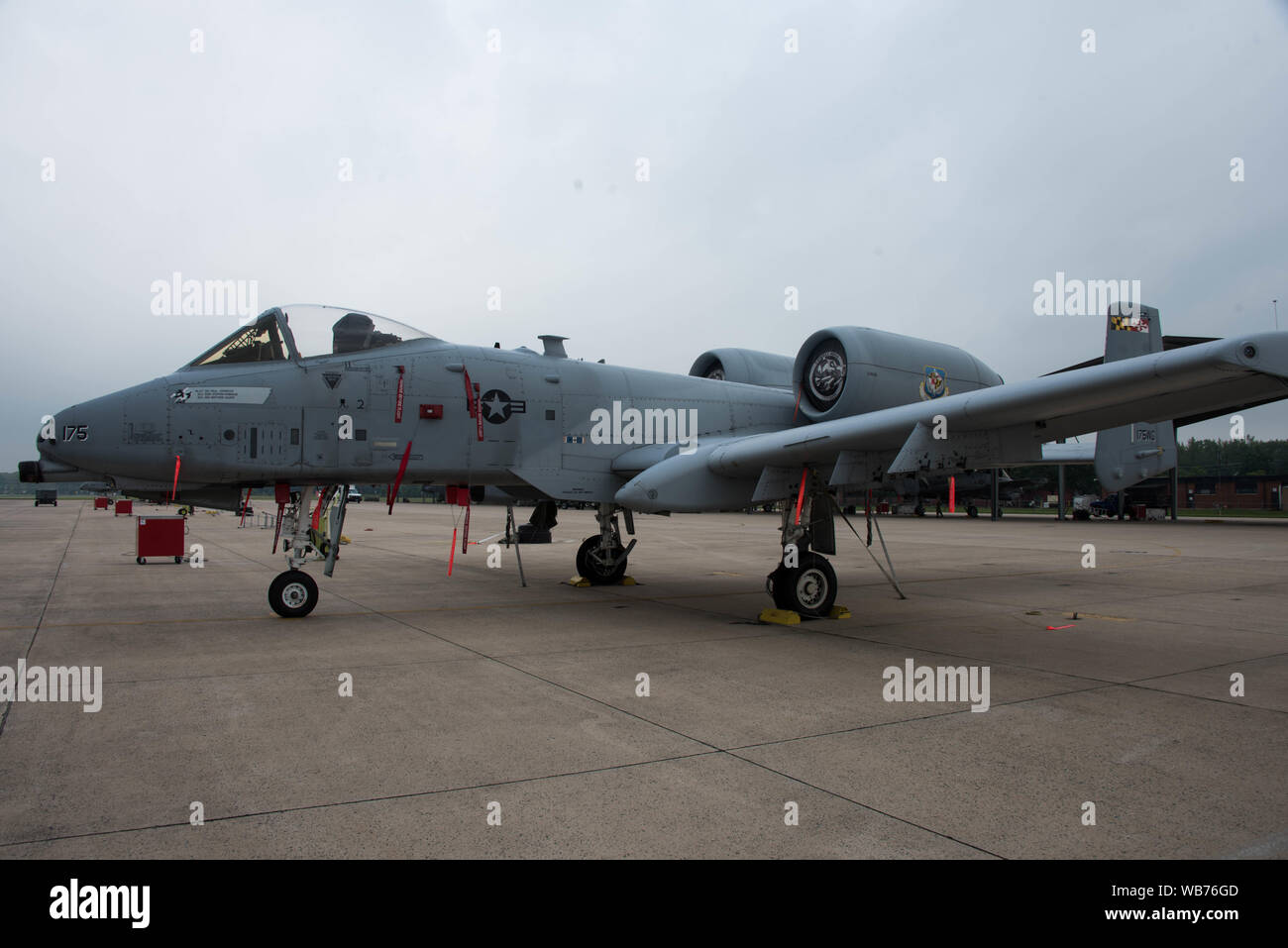 Un statique-10C Thunderbolt II attend une inspection quotidienne de maintenance pour garantir la fonctionnalité complète, 14 août 2019, à Martin State Airport, Middle River, dans le Maryland le Thunderbolt II peut être entretenu et exploité à partir de bases à l'austère installations limitées près des zones de combat. (U.S. Photo de la Garde nationale aérienne d'un membre de la 1re classe Danielle Lofton) Banque D'Images