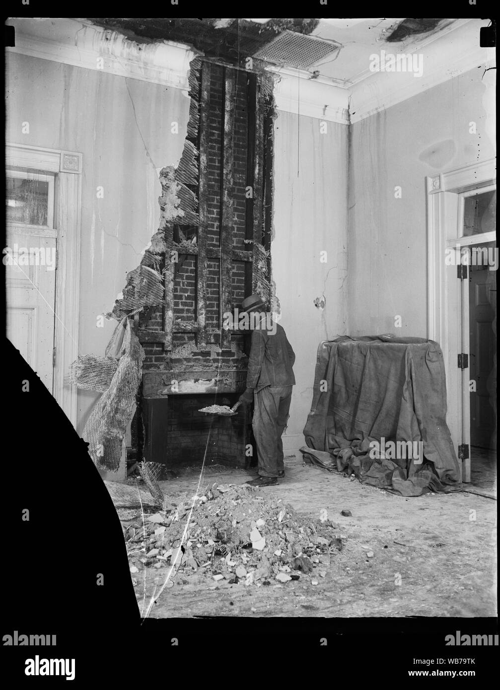 Les dégâts causés par le feu à l'intérieur de Maison Blanche, Washington, D.C. Résumé/moyenne : 1 négatif : vitrage ; 4 x 5 in. ou moins Banque D'Images Les dégâts causés par le feu à l'intérieur de Maison Blanche, Washington, D.C. Résumé/moyenne : 1 négatif : vitrage ; 4 x 5 in. ou moins Banque D'Images