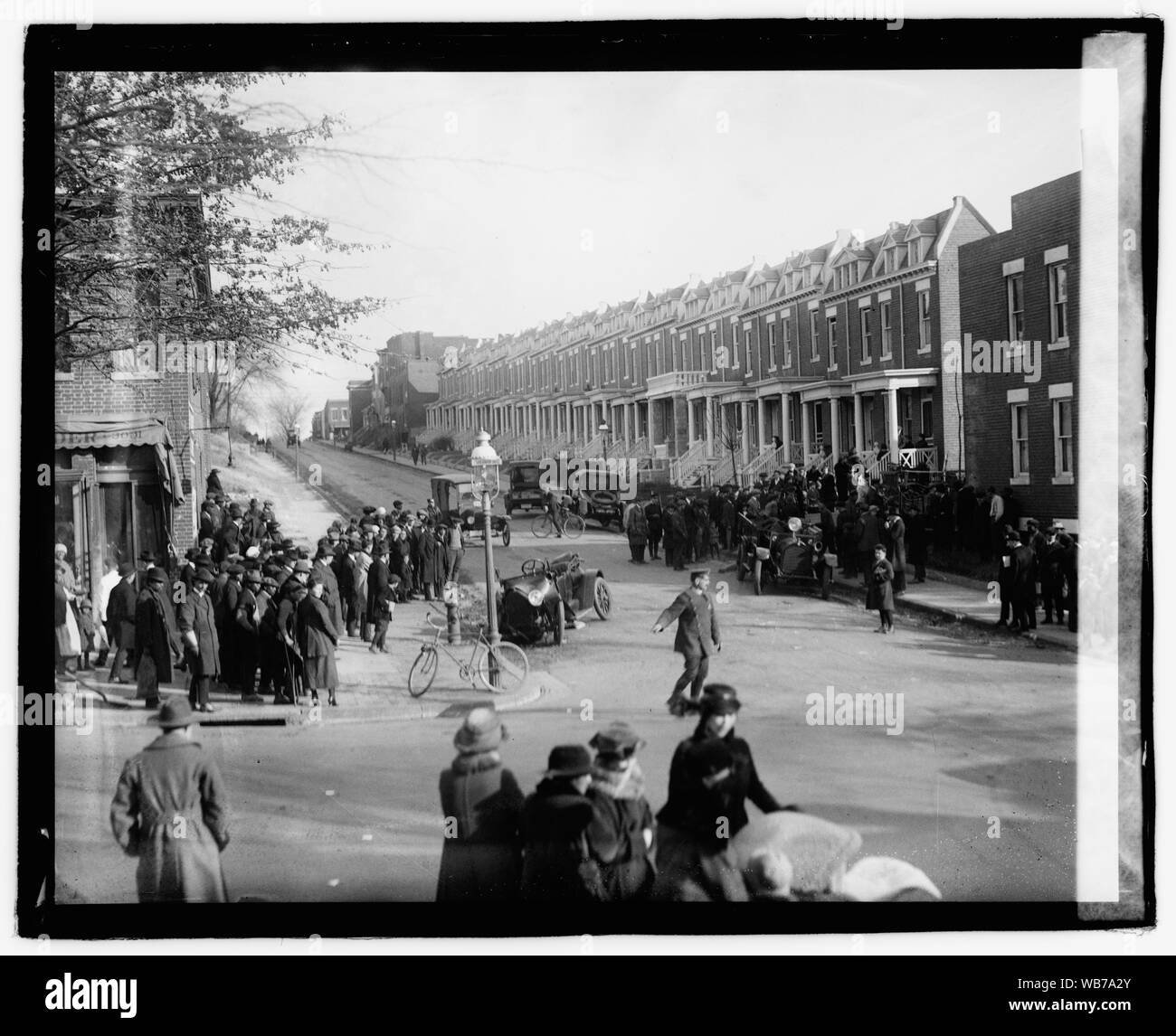 Épave d'incendie, 1/5/21 Abstract/medium : National Photo Collection de l'entreprise Banque D'Images