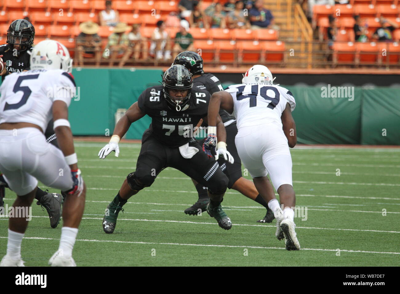 Honolulu, Hawaii. 24 août, 2019. Hawaii Rainbow Warriors offensive ligne Ilm Manning # 75 pendant le jeu entre l'Hawaii Rainbow Warriors et les Wildcats de l'Arizona à l'Aloha Stadium d'Honolulu, HI - Michael Sullivan/CSM Crédit : Cal Sport Media/Alamy Live News Banque D'Images