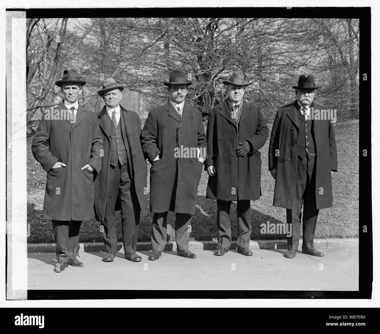 Cinq inconnus], 2/15/23 Abstract/medium : National Photo Collection de l'entreprise Banque D'Images