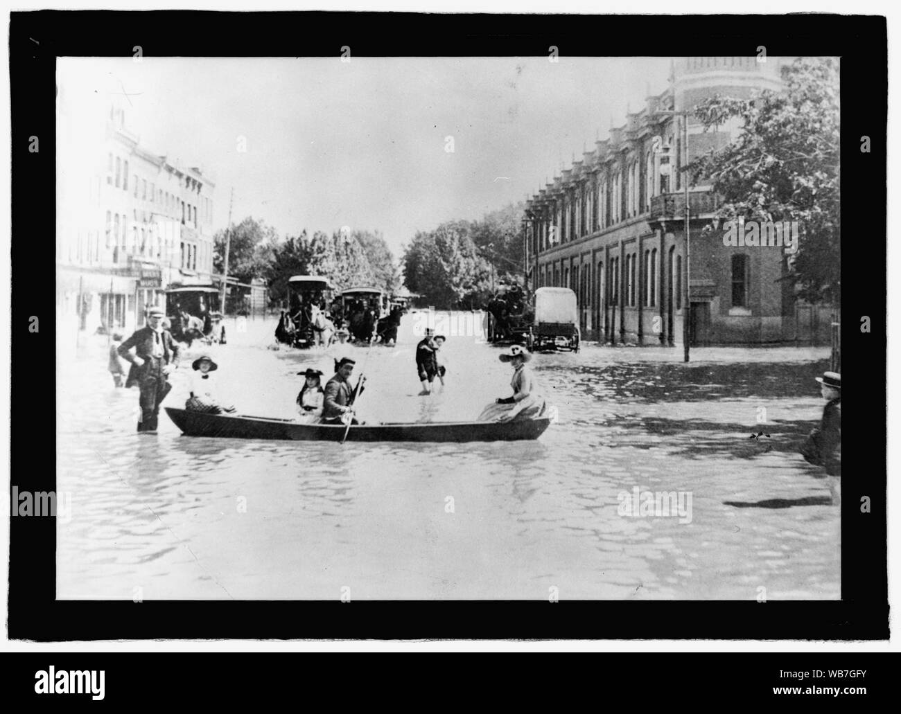 La rue inondée, Washington, D.C. Résumé/moyenne : 1 négatif : film de sécurité ; 5 x 7 in. ou moins Banque D'Images