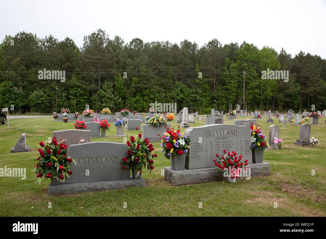 Fleurs placées sur la fête des mères dans les cimetières à travers l'Alabama Banque D'Images