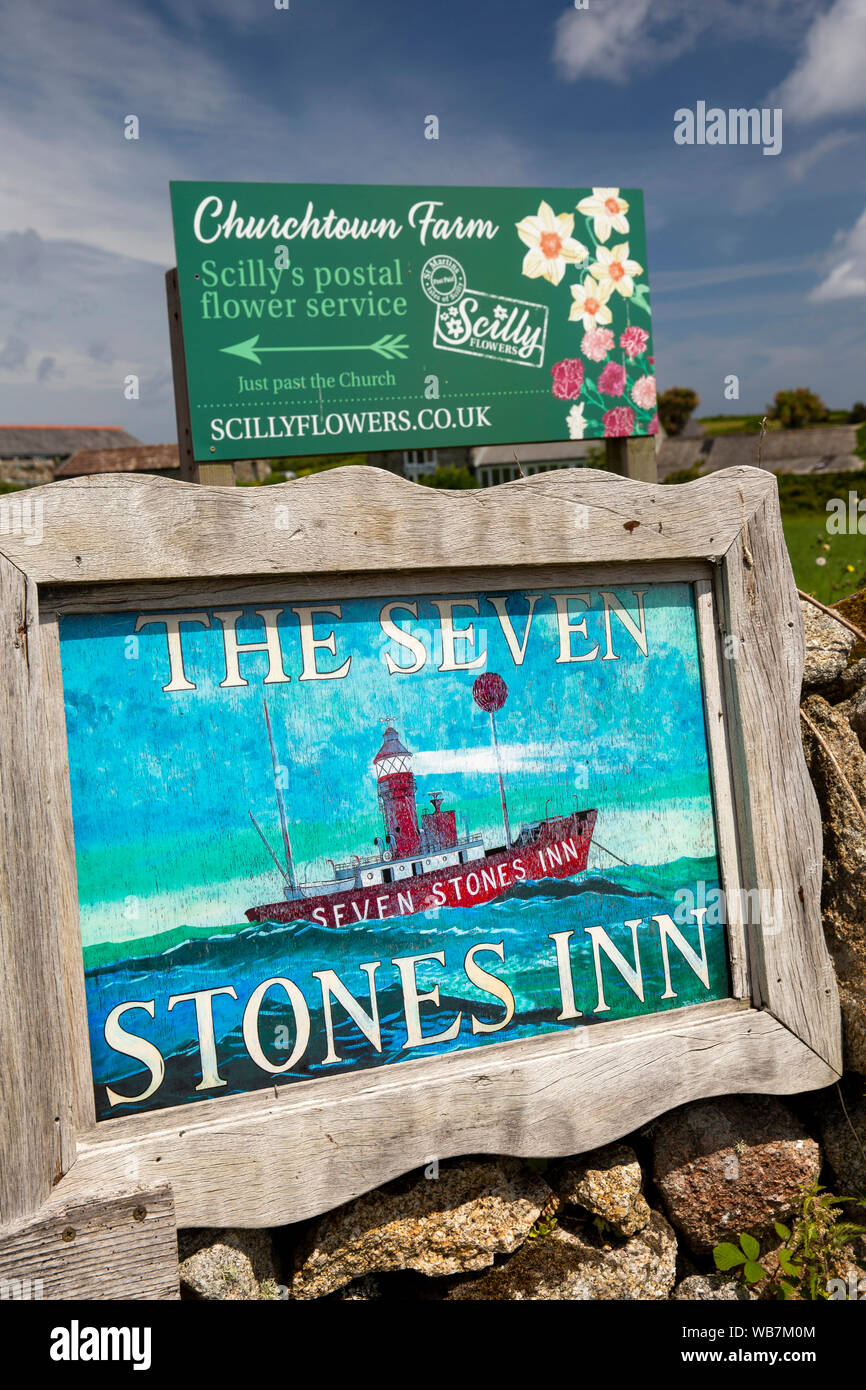 Royaume-uni, Angleterre, Îles Scilly, St Martin's, ville supérieur, sept Pierres Inn pub et signes Fleurs Scilly Banque D'Images
