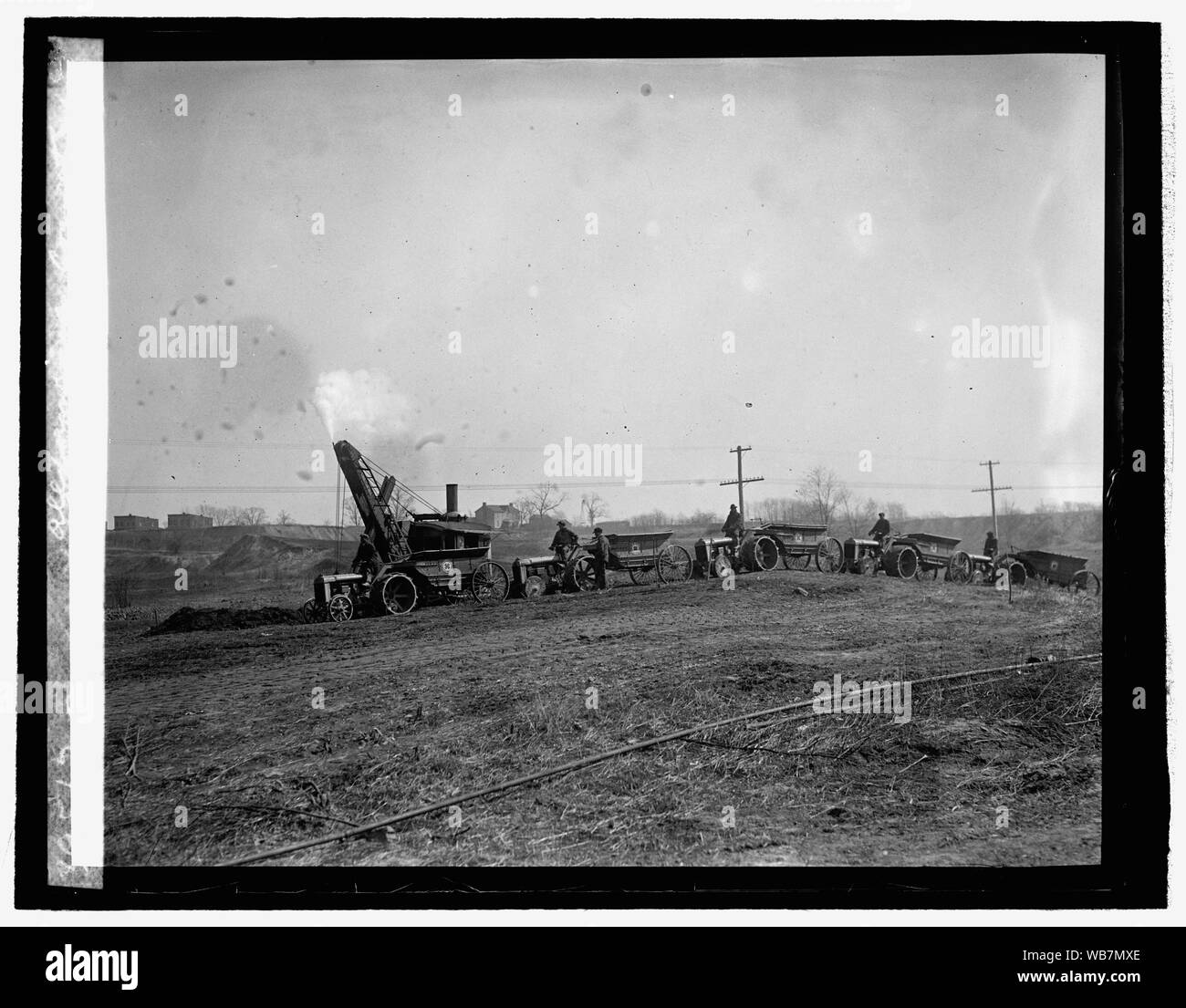 Ford mtr. Co., tracteurs dans Alexandria Cité Abstract/moyenne : 1 négatif : vitrage ; 4 x 5 in. ou moins Banque D'Images