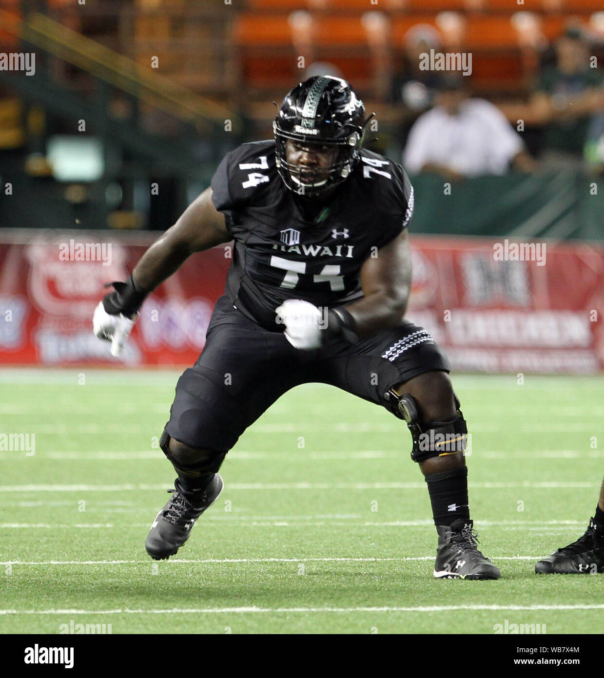 Honolulu, Hawaii, USA. 24 août, 2019. AHawaii Rainbow Warriors offensive ligne Gene Pryor # 74 pendant le jeu entre l'Hawaii Rainbow Warriors et les Wildcats de l'Arizona à l'Aloha Stadium d'Honolulu, HI - Michael Sullivan/CSM Crédit : Cal Sport Media/Alamy Live News Crédit : Cal Sport Media/Alamy Live News Crédit : Cal Sport Media/Alamy Live News Banque D'Images