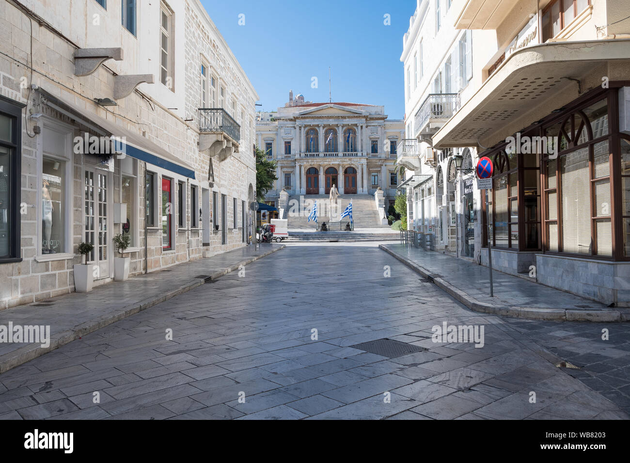 Vue sur la ville d'Ermoupolis sur l'île de Syros, Cyclades, Grèce Banque D'Images