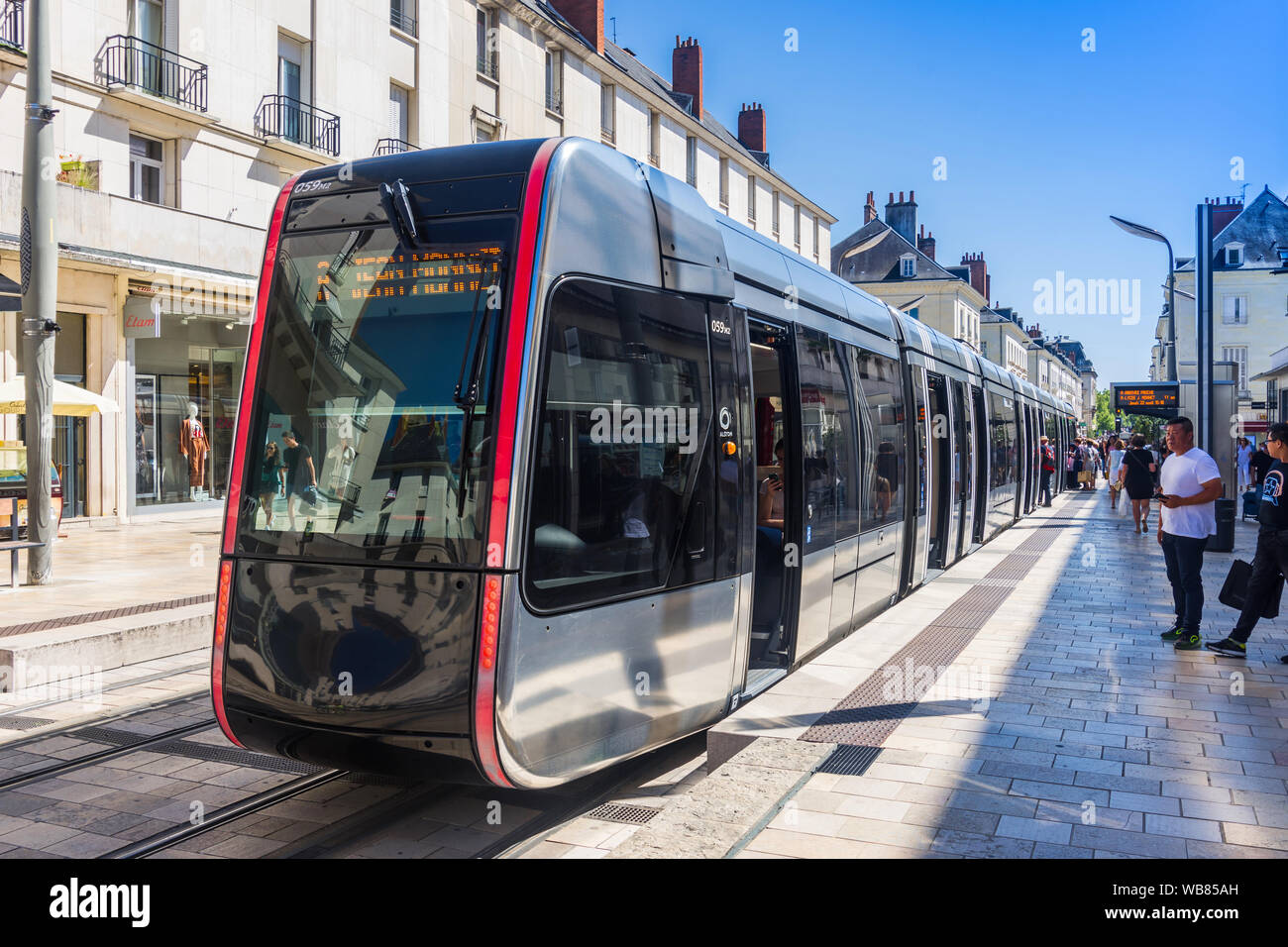Fil Bleu" tramway public exploité par Keolis dans le centre de Tours,  Indre-et-Loire, France Photo Stock - Alamy