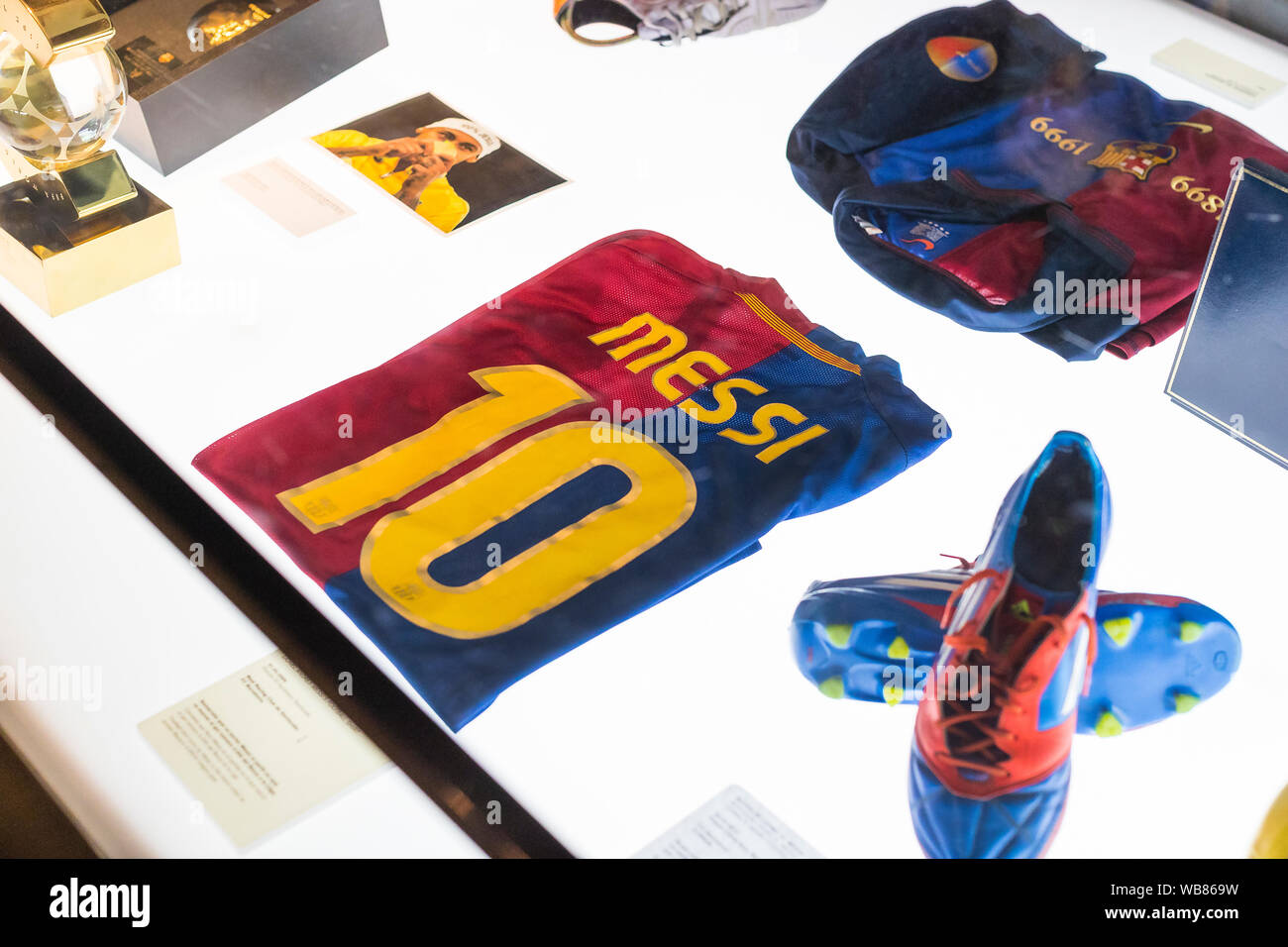 Barcelone, Espagne - 12 janvier 2018 : Le musée de trophées des coupelles et des bourses de l'équipe de FC Barcelone dans le Camp Nou. Banque D'Images