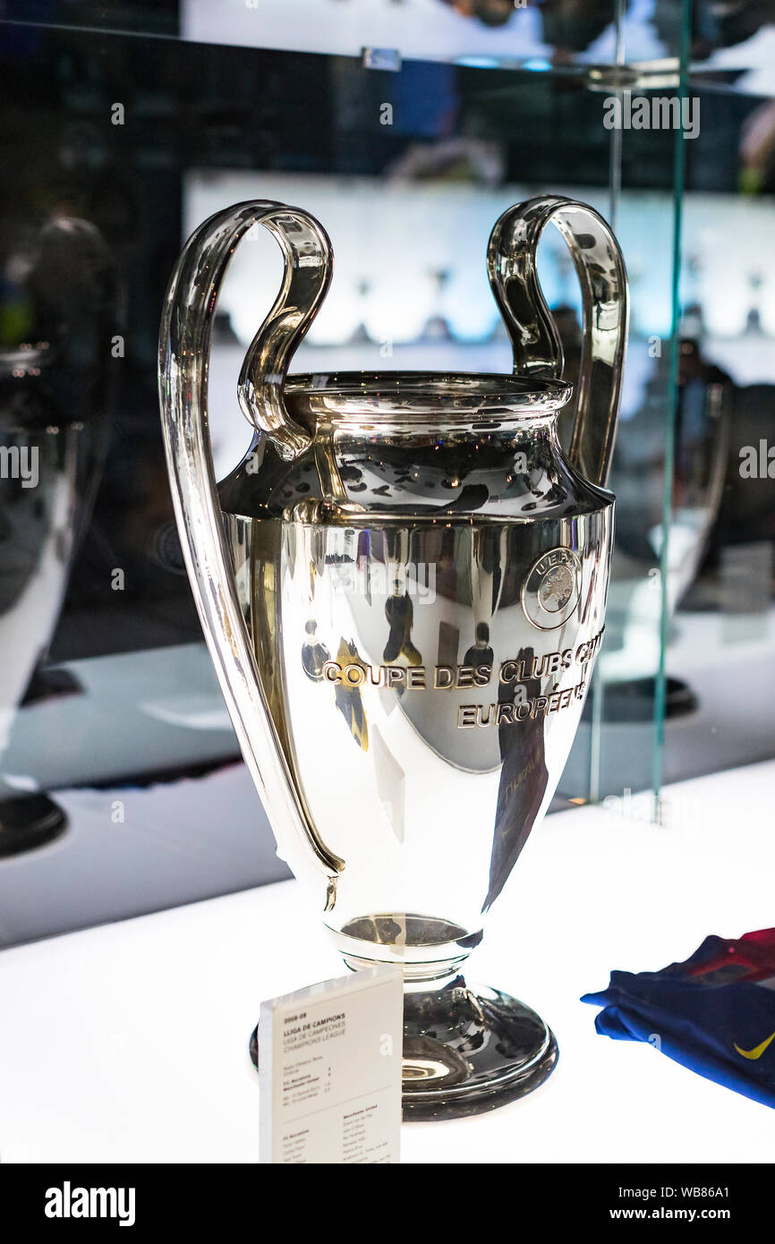 Barcelone, Espagne - 12 janvier 2018 : Le musée de trophées des coupelles et des bourses de l'équipe de FC Barcelone dans le Camp Nou. Banque D'Images