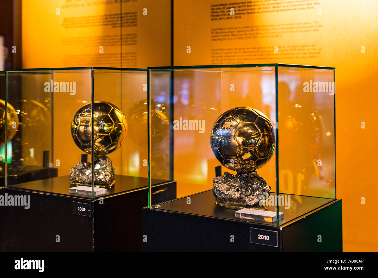 Barcelone, Espagne - 12 janvier 2018 : Le musée de trophées des coupelles et des bourses de l'équipe de FC Barcelone dans le Camp Nou. Banque D'Images