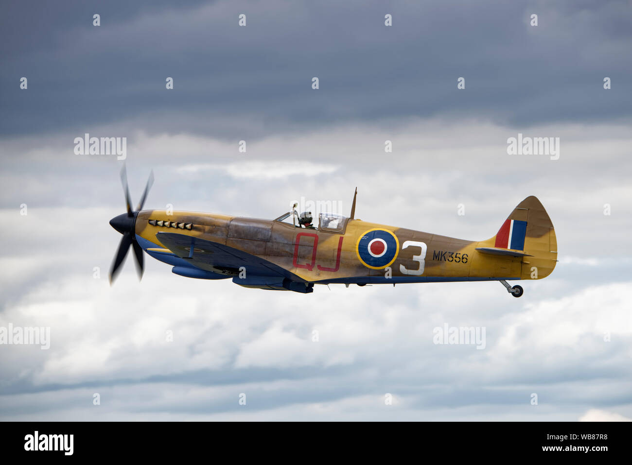 Supermarine Spitfire BBMF fabriqués en 1944 à Castle Bromwich décolle pour afficher au Royal International Air Tattoo Banque D'Images