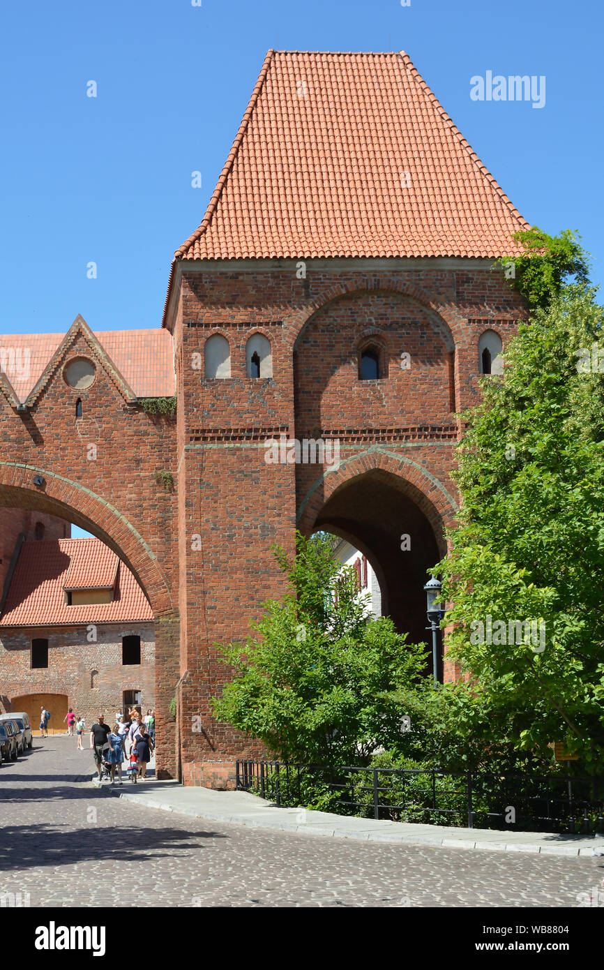 Tour du château à l'enceinte de la vieille ville de Torun construit en 1260 par l'Ordre des Chevaliers teutoniques - Pologne. Banque D'Images