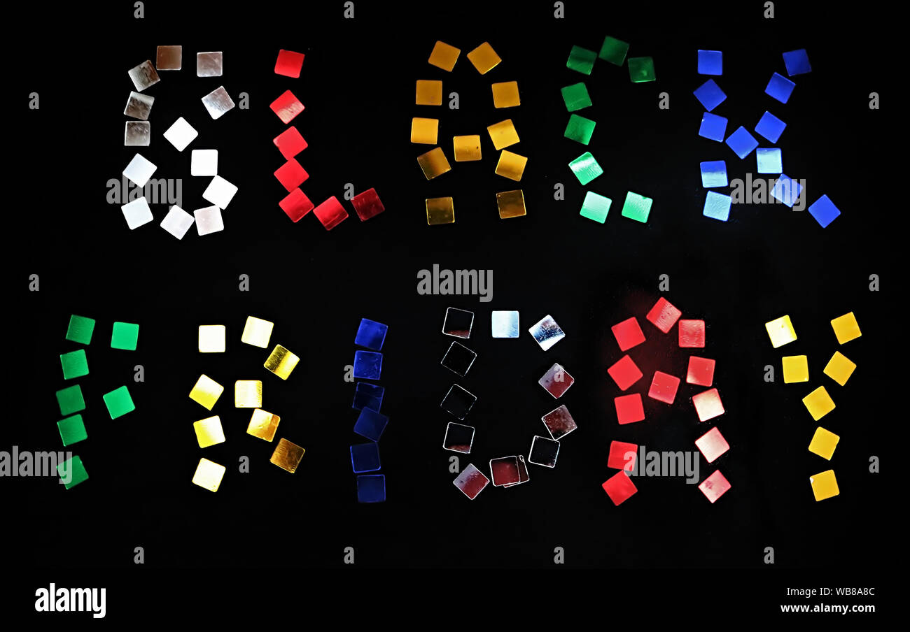 Les mots Vendredi Noir est aménagé de confettis de couleurs sur fond noir. Concept vente vendredi noir Banque D'Images