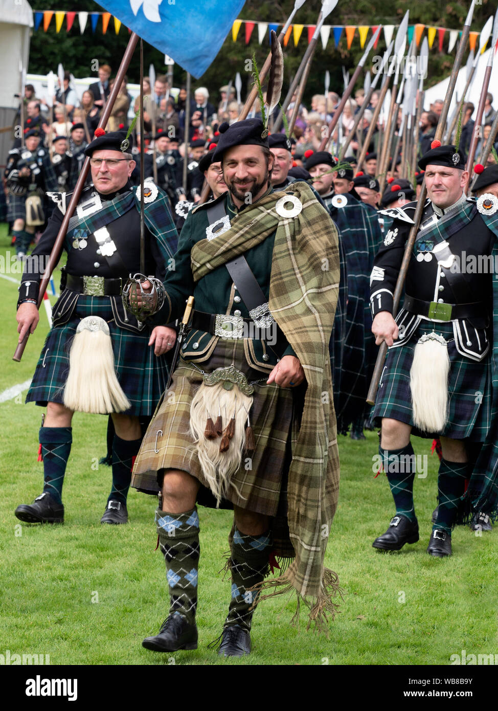 La collecte, l'Écosse Lonach - Aug 24, 2019 : la marche des Highlanders à l'Lonach Gathering en Ecosse. Banque D'Images