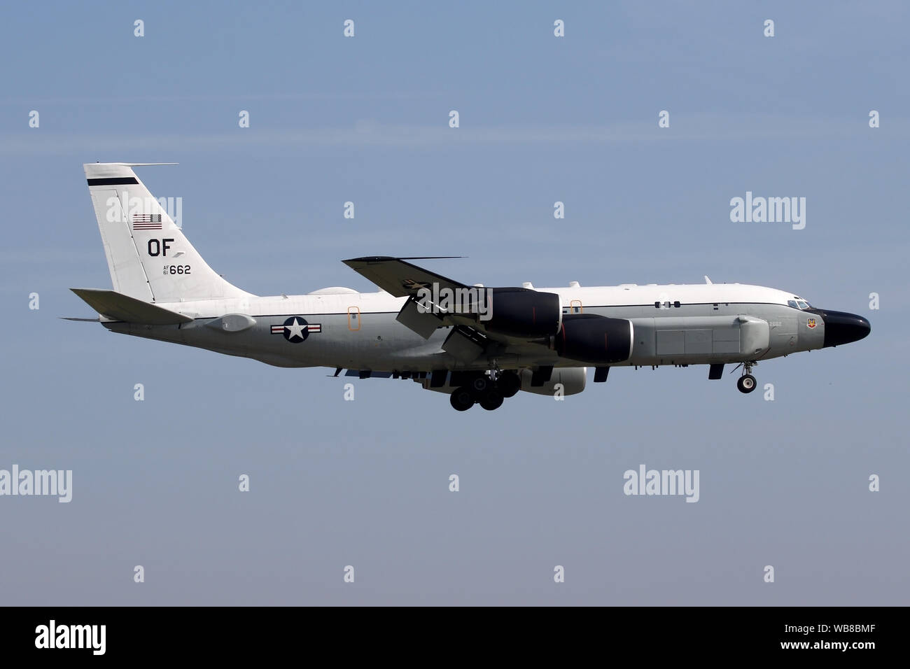 RC-135S Cobra Ball' 'atterrissage à RAF Mildenhall à Suffolk après une mission de 12 heures. Cette variante de la RC-135 est utilisée pour les signaux d'intelligence. Banque D'Images