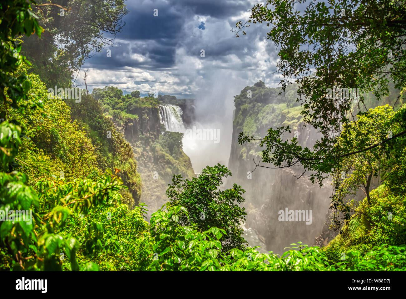 Victoria Falls est une destination touristique populaire en Afrique à la frontière entre le Botswana, le Zimbabwe et la Zambie Banque D'Images