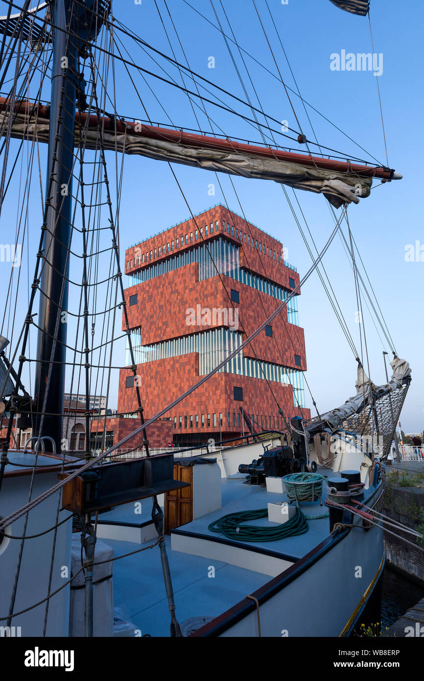 Le musée du Noma à Anvers vu de la marina Banque D'Images