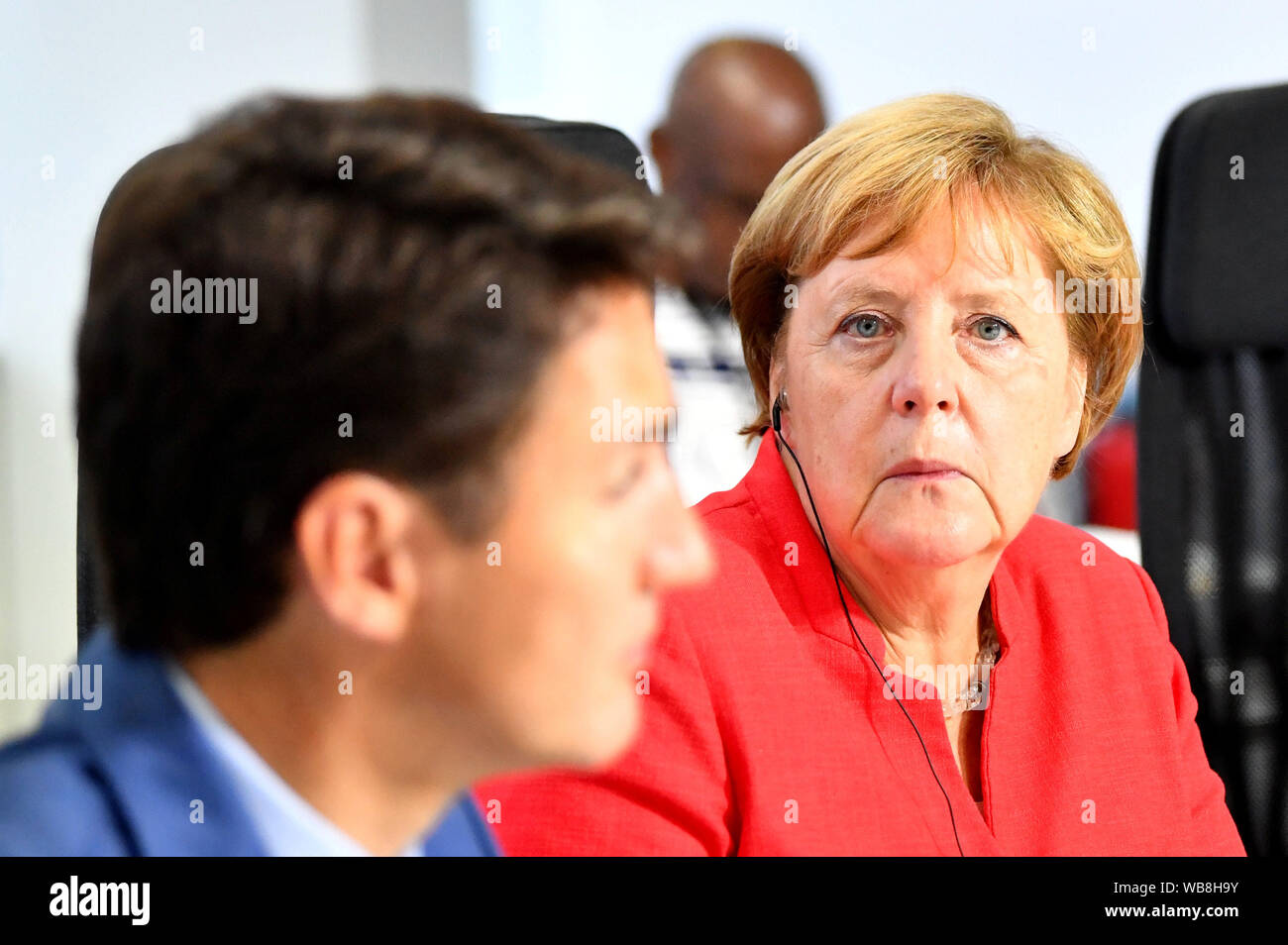 La chancelière allemande Angela Merkel et le premier ministre du Canada, Justin Trudeau, assister à un G7 et de l'Afrique au cours de la session de partenariat sommet G7 à Biarritz, France. Banque D'Images