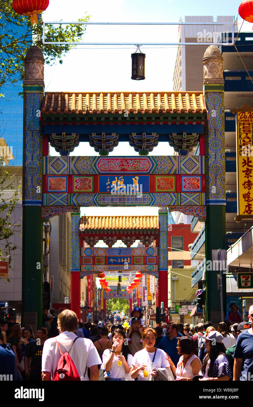 Melbourne, Victoria, Australie - 10 Février 2019 : Les gens célébrant le Nouvel An chinois à Chinatown à Melbourne avec danse du dragon et de lions Banque D'Images