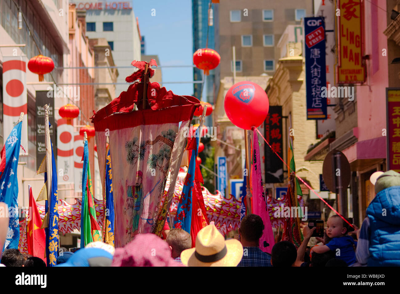 Melbourne, Victoria, Australie - 10 Février 2019 : Les gens célébrant le Nouvel An chinois à Chinatown à Melbourne avec danse du dragon et de lions Banque D'Images