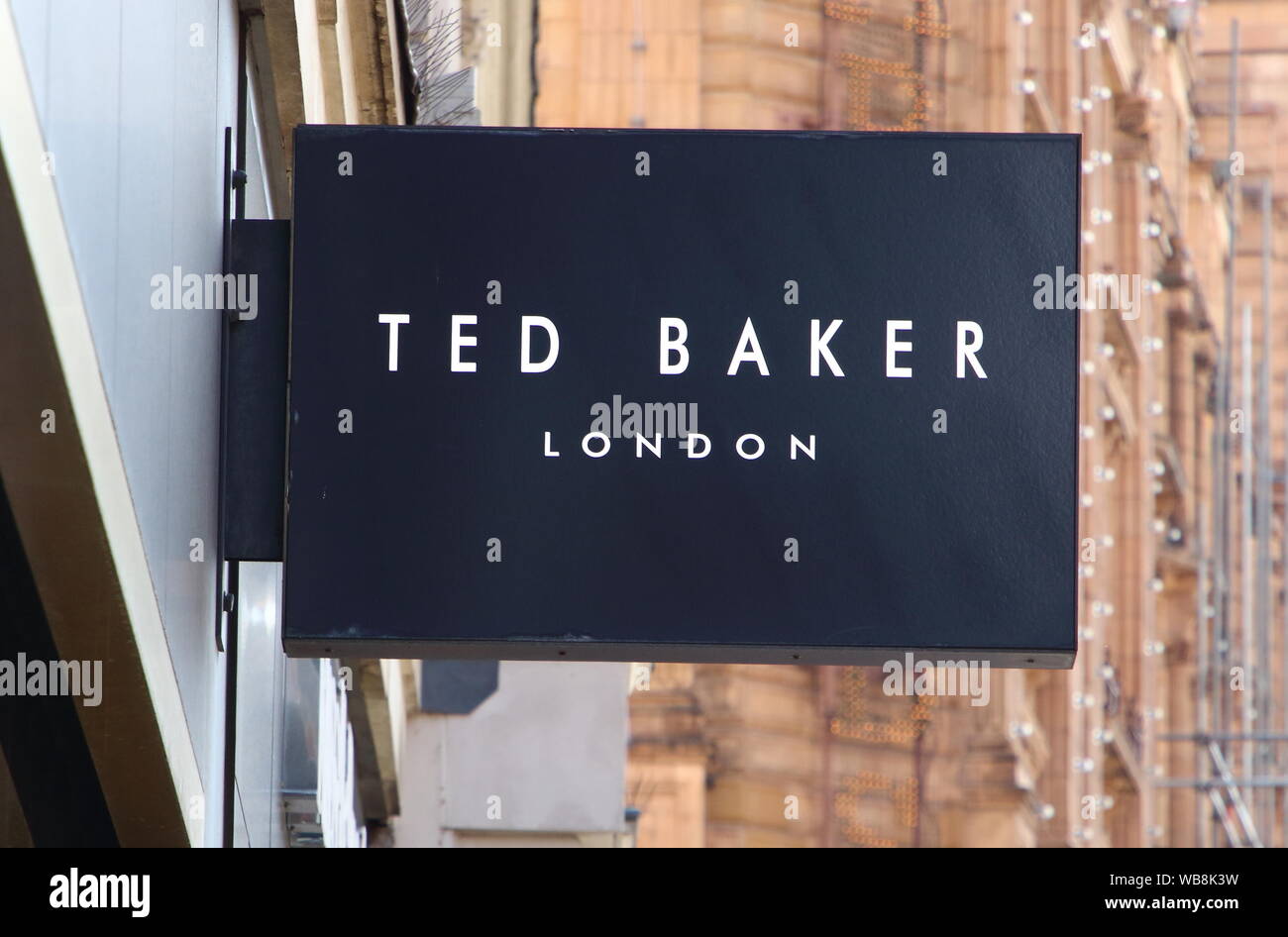 Ted Baker logo sur c'est store parmi les marques de luxe dans le quartier commerçant de prestige à Knightsbridge. Banque D'Images