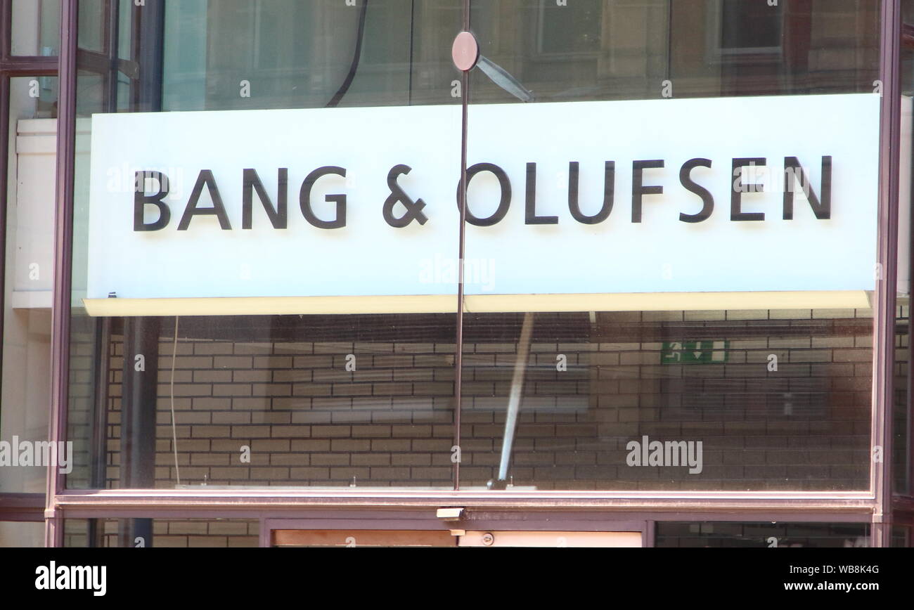 De luxe haut de gamme de l'électronique grand danois Bang & Olufsen entreprise a un magasin parmi les marques de luxe dans le quartier commerçant de prestige à Knightsbridge. Banque D'Images