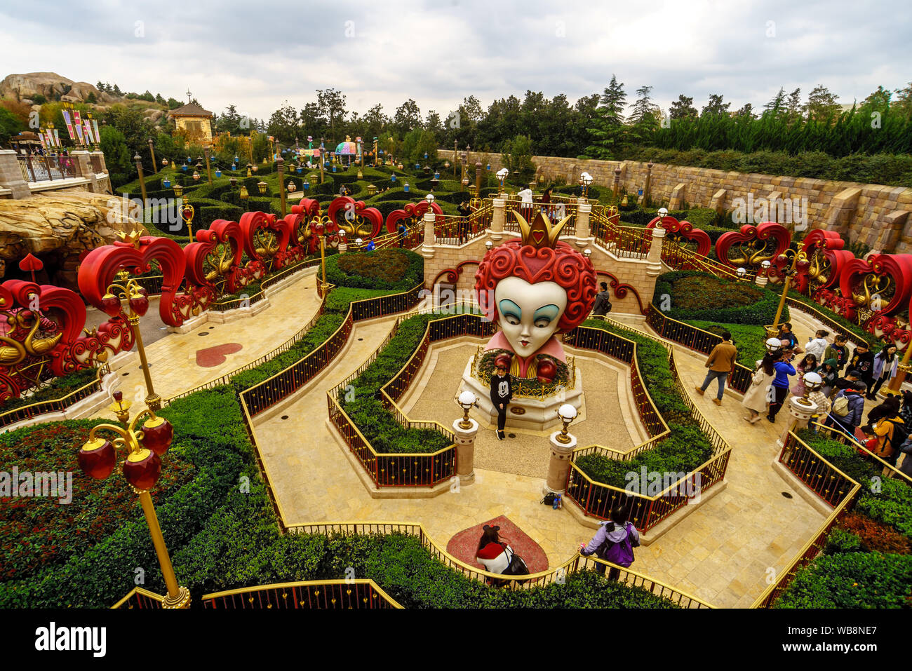 Personnes visitent Shanghai Disney Resort à Shanghai Chine Banque D'Images