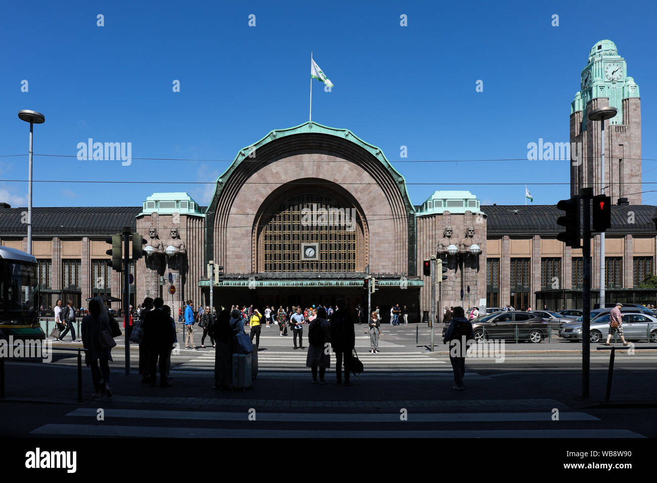 L'entrée principale et le clocher de la gare centrale, conçus par Eliel Saarinen, à Helsinki, en Finlande Banque D'Images