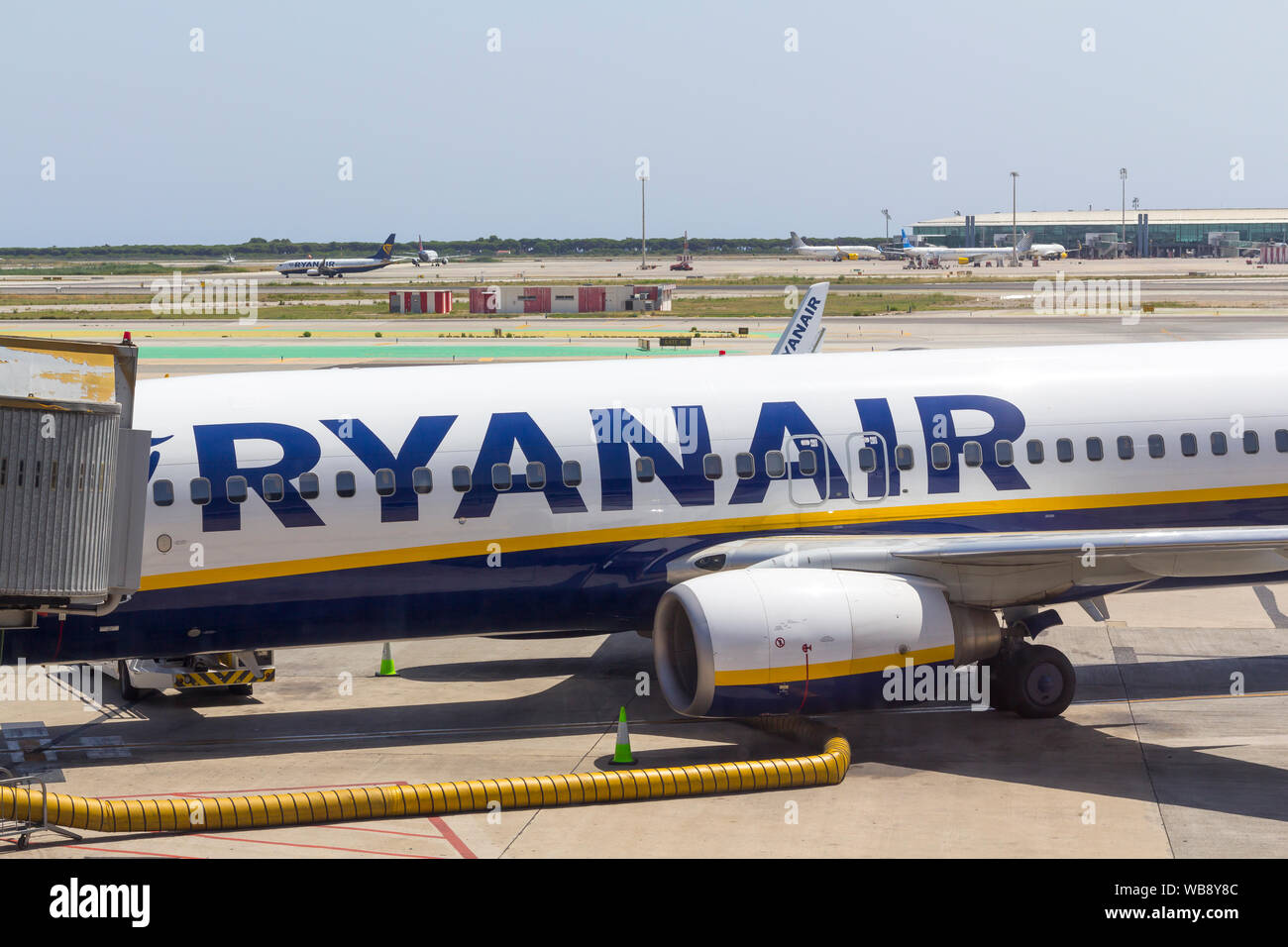 Ryanair Boeing 737-800 en avion l'aéroport de Barcelone, une célèbre compagnie low cost irlandaise Banque D'Images