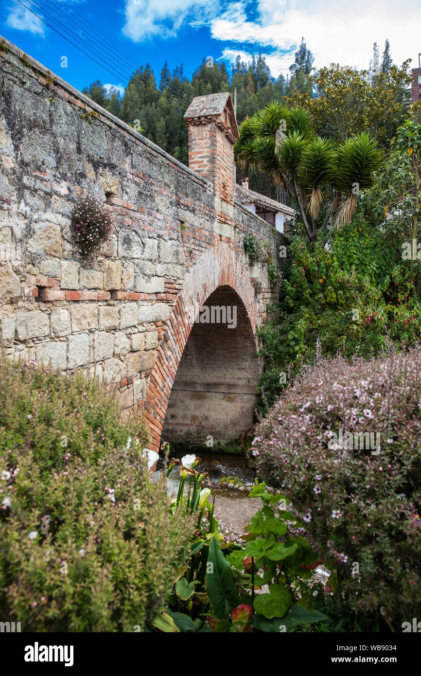 Le Pont Royal de Calicanto à la belle petite ville de Mongui en Colombie Banque D'Images