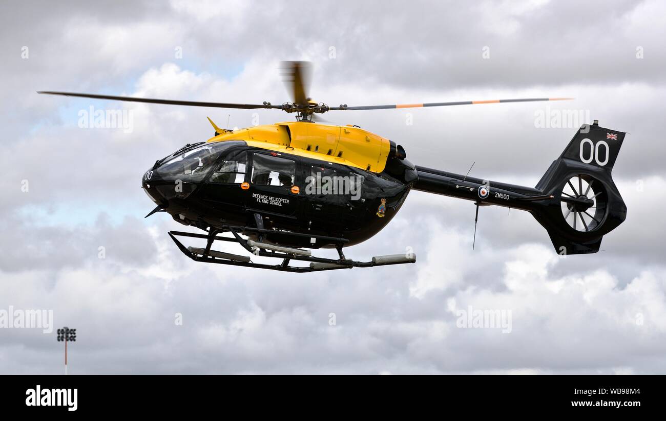 Airbus H145 Jupiter de la Défense RAF Helicopter Flying School arrivant à RAF Fairford pour le Royal International Air Tattoo 2019 Banque D'Images