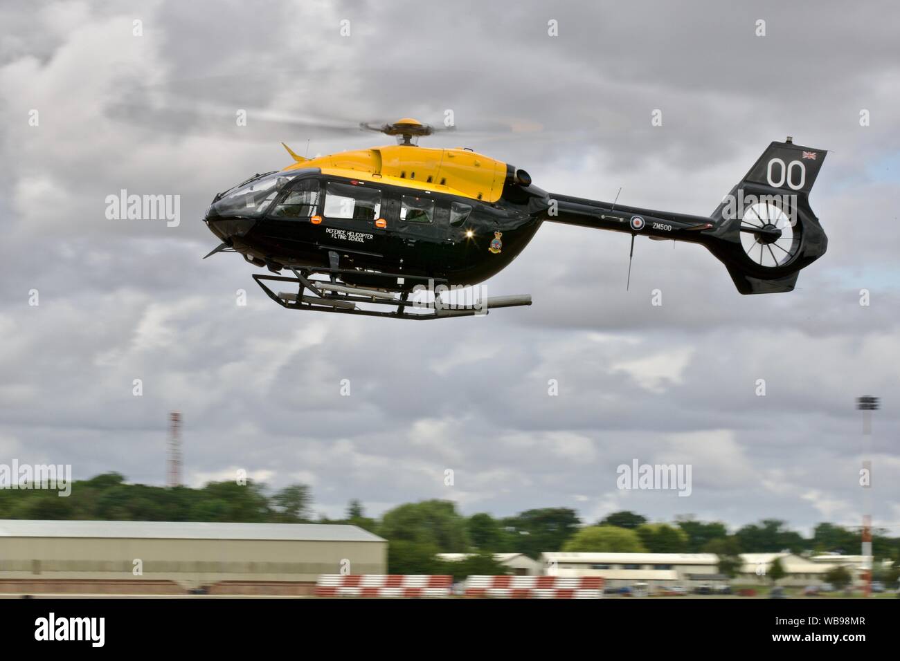 Airbus H145 Jupiter de la Défense RAF Helicopter Flying School arrivant à RAF Fairford pour le Royal International Air Tattoo 2019 Banque D'Images