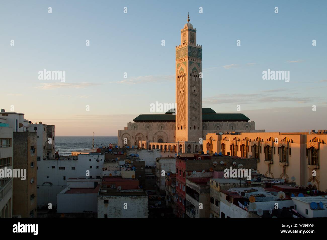 La plus célèbre et impressionnant bâtiment à Casablanca - mosquée Hassan-II. Banque D'Images