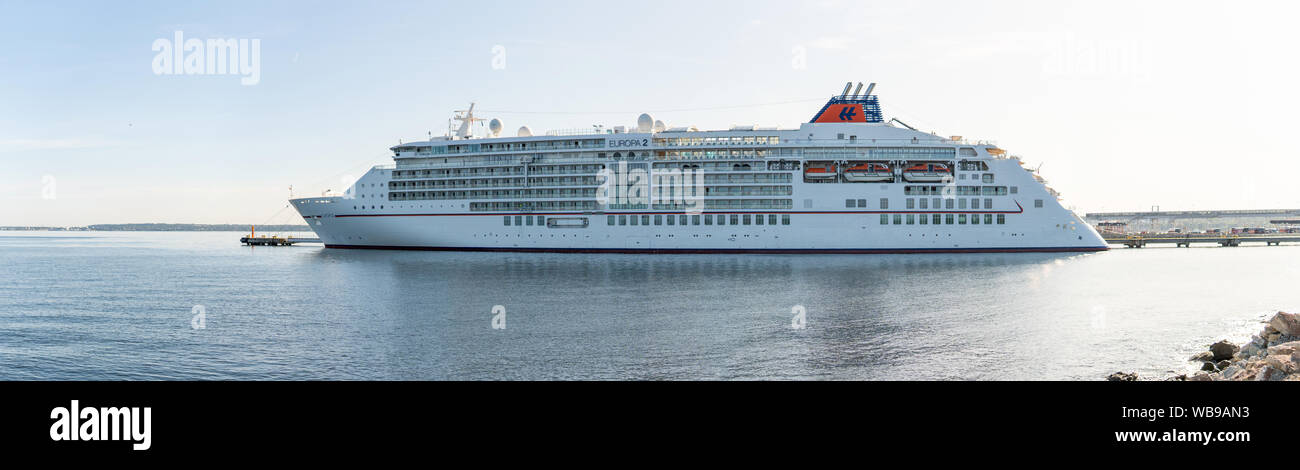 Bateau de croisière MS Europa 2 de la Hapag-Lloyd Cruises flotte et d'autres bateau amarré dans Vanasadam Port de Tallinn en Estonie Banque D'Images