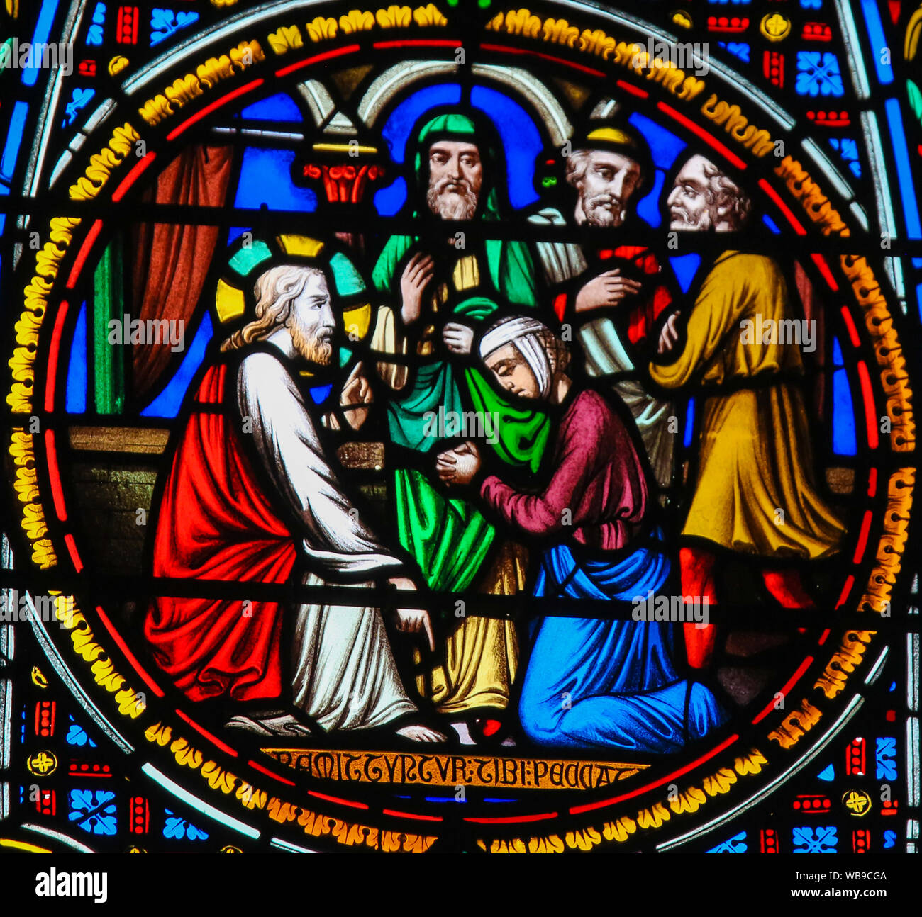Vitrail dans la chapelle de Notre-Dame-des-flots (1857) à Sainte Adresse, Le Havre, France, représentant Jésus effectuant une guérison miraculeuse Banque D'Images