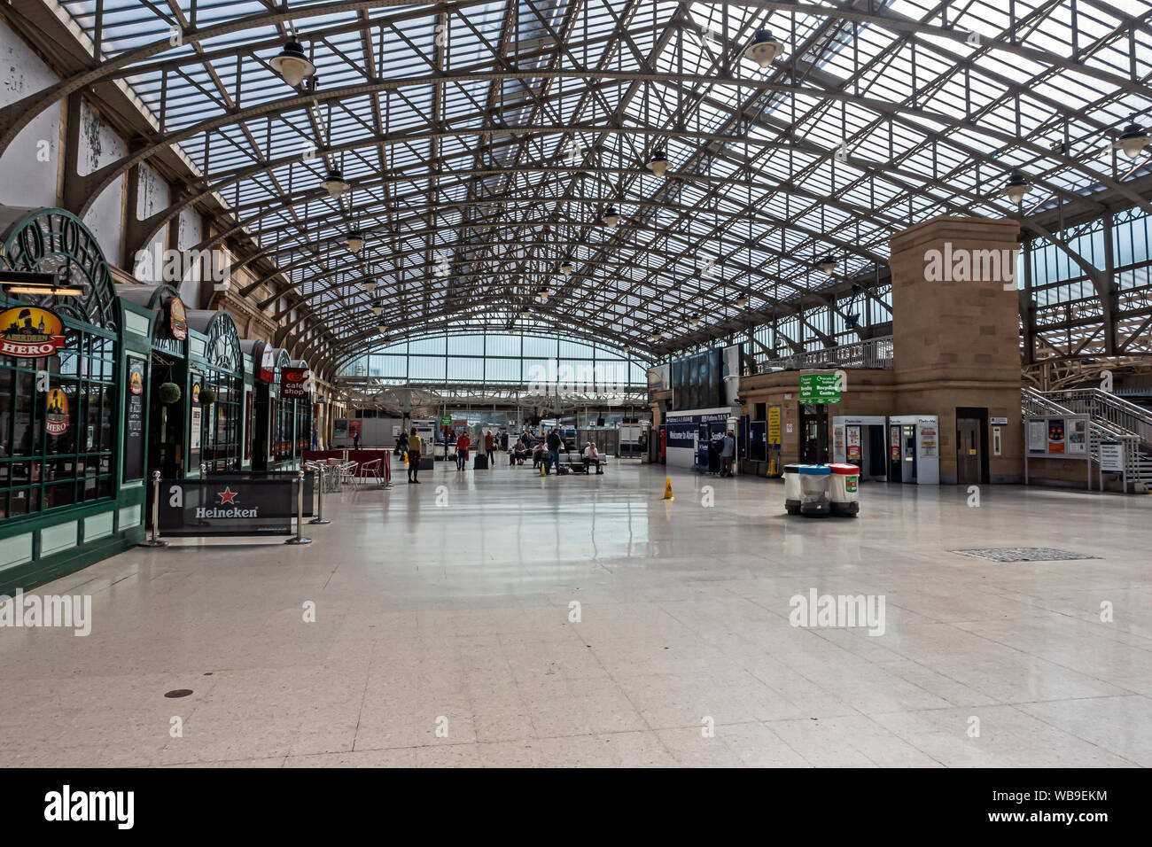 Vue intérieure de la gare ferroviaire d'Aberdeen en Écosse Aberdeen UK Banque D'Images
