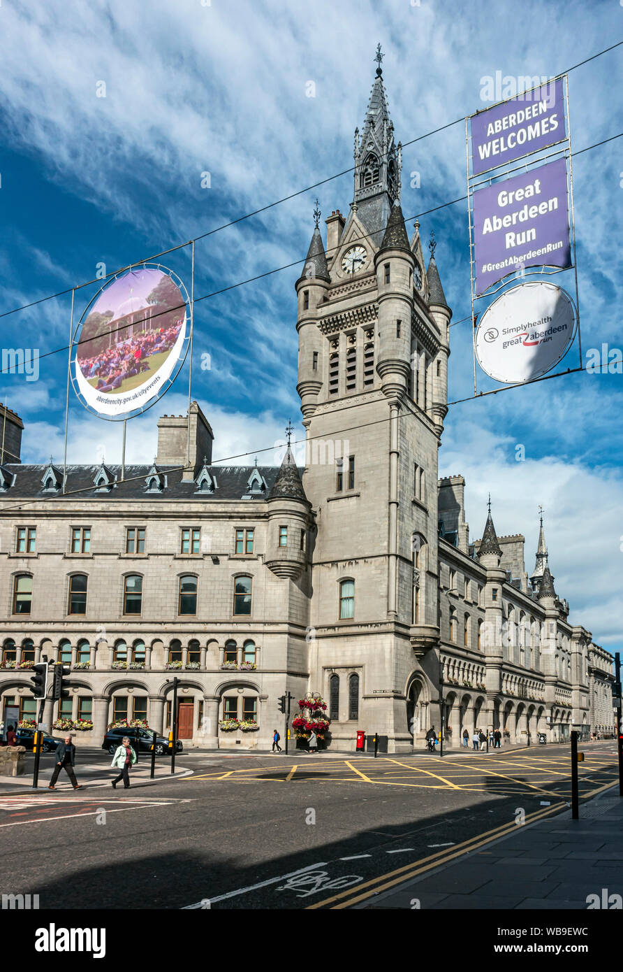 Maison de ville d'Aberdeen sur coin de Broad Street et Union Street, Aberdeen Scotland UK vu de la rue Union. Banque D'Images