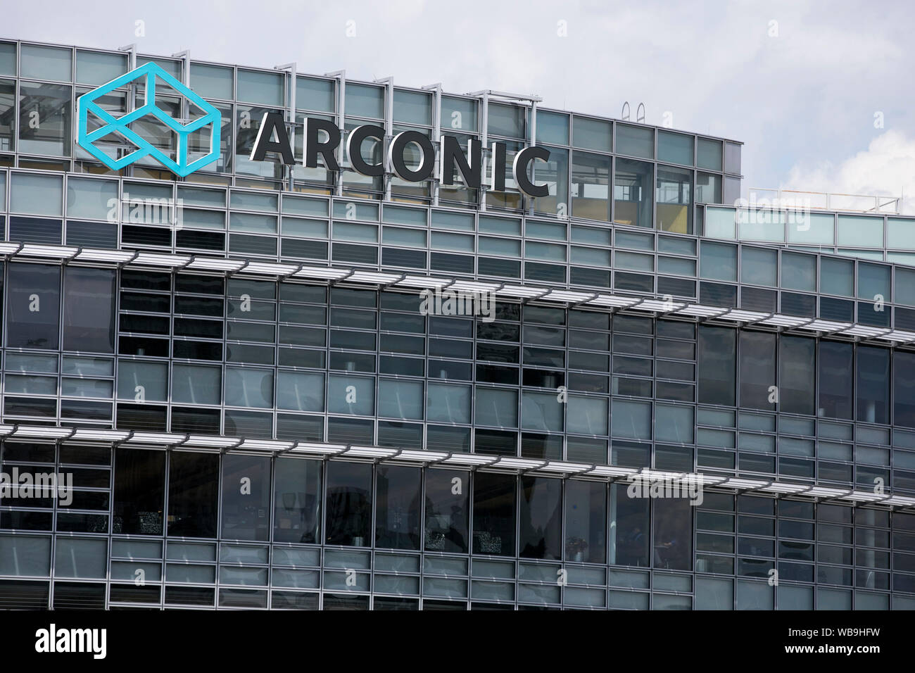 Un logo affiche à l'extérieur du siège de l'Arconic à Pittsburgh, Pennsylvanie le 8 août 2019. Banque D'Images