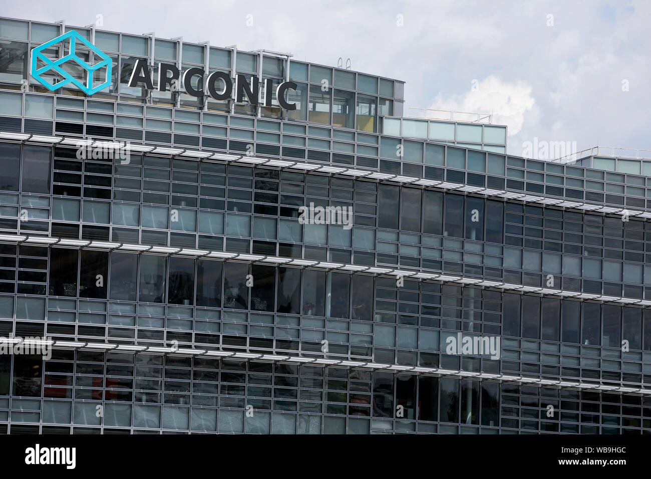 Un logo affiche à l'extérieur du siège de l'Arconic à Pittsburgh, Pennsylvanie le 8 août 2019. Banque D'Images